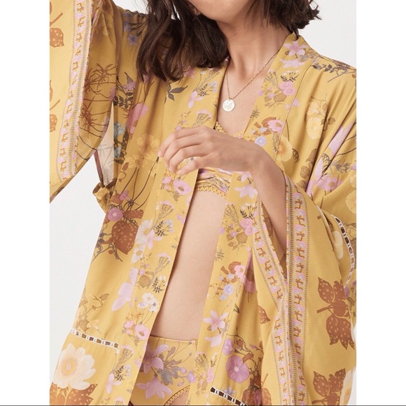 Wild Blooms robe | Spell and the Gypsy Collective - Picture 8 of 13